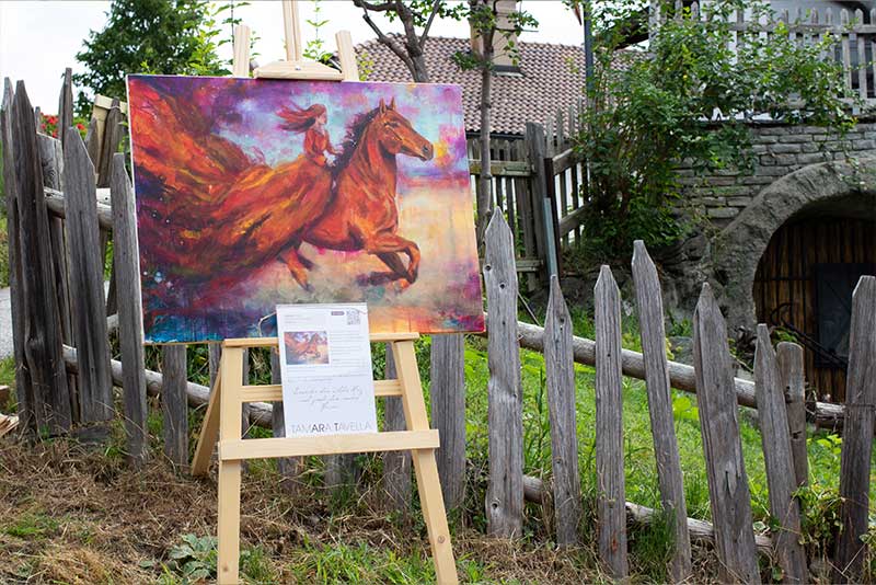 Kulturmeile Gufidaun - Tamara Tavella - Kunstwerk - Krafttier Pferd
