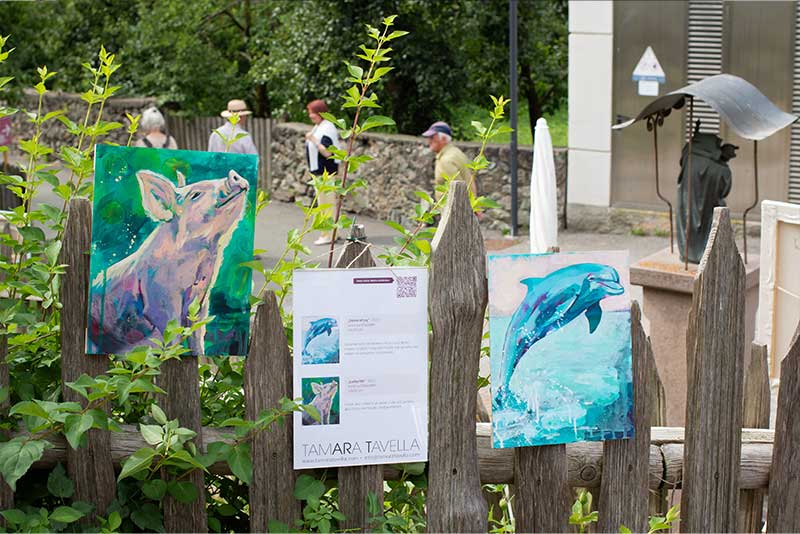 Kulturmeile Gufidaun - Tamara Tavella - Kunstwerk - Krafttier Schwein & Delfin